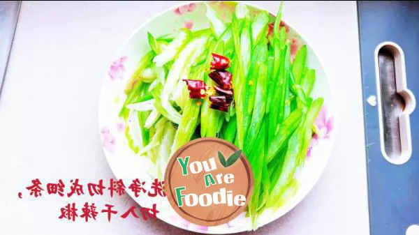 Fried pork slices with celery