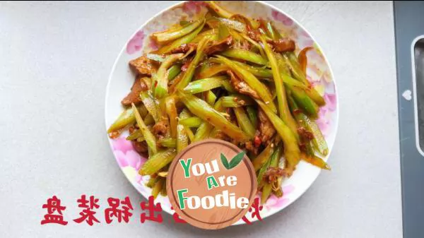 Fried pork slices with celery