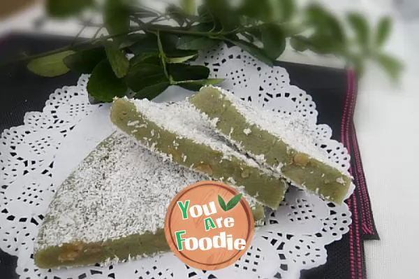 Green tea Walnut Cake