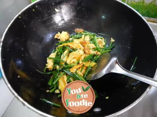 Fried egg with leek moss