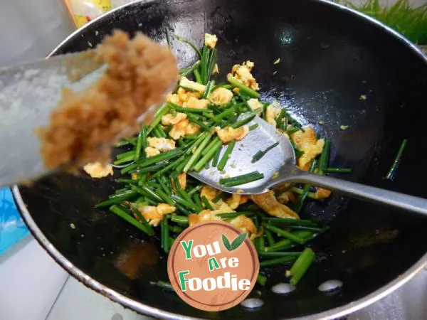 Fried egg with leek moss