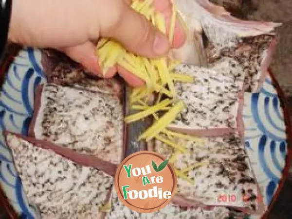 Simple fish belly with pepper rings