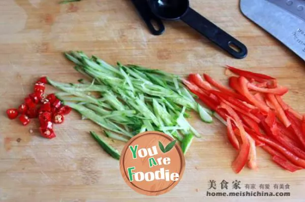 What do you eat in hot summer? Sichuan traditional snack [cold noodles with shredded chicken]