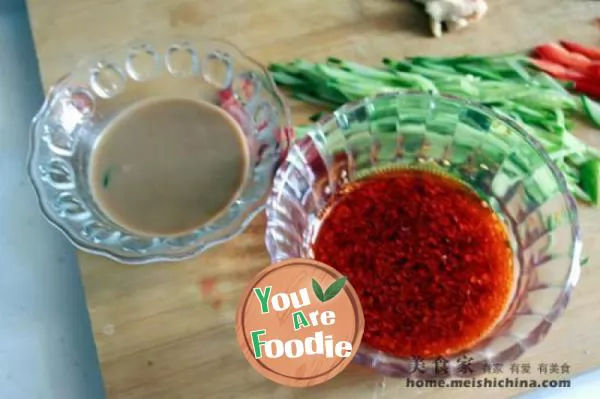 What do you eat in hot summer? Sichuan traditional snack [cold noodles with shredded chicken]