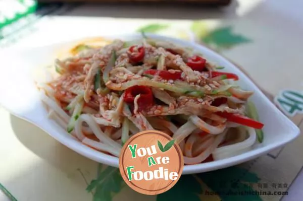 What do you eat in hot summer? Sichuan traditional snack [cold noodles with shredded chicken]