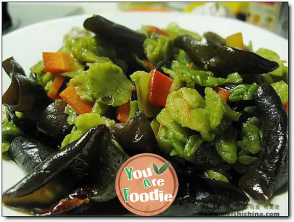 Stir-fried-agaric-with-lettuce