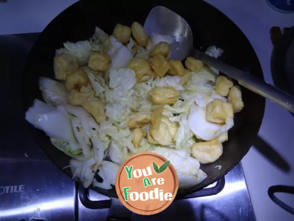 Fried bean curd with cabbage