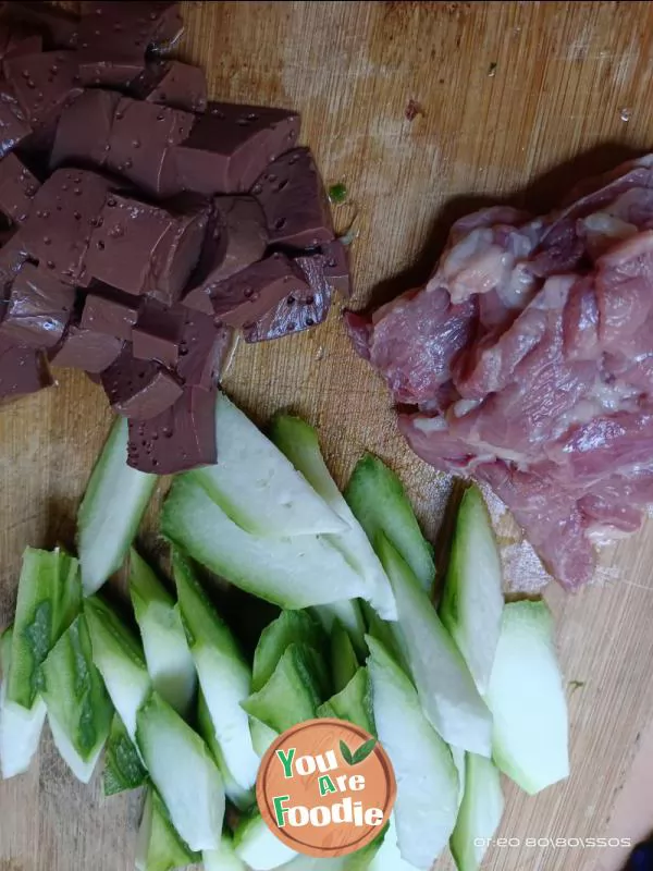 Stewed pork liver, loofah and beef red powder