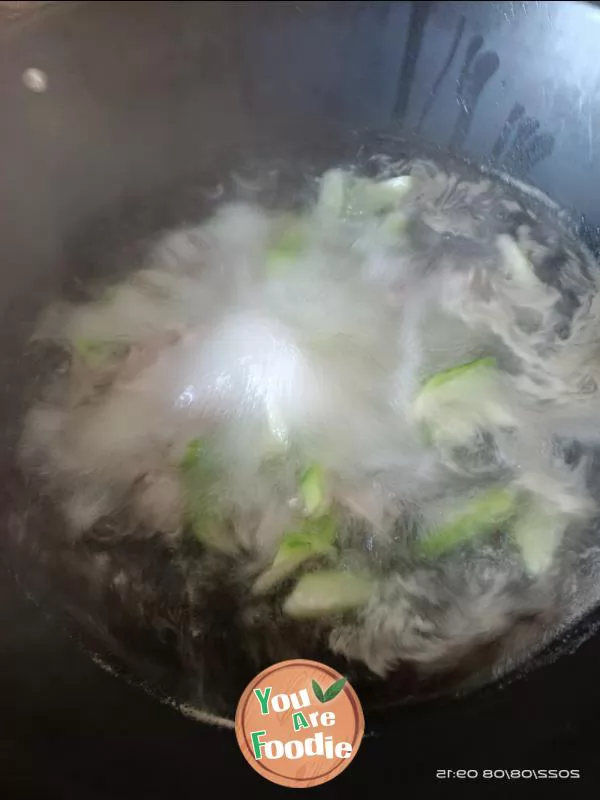 Stewed pork liver, loofah and beef red powder
