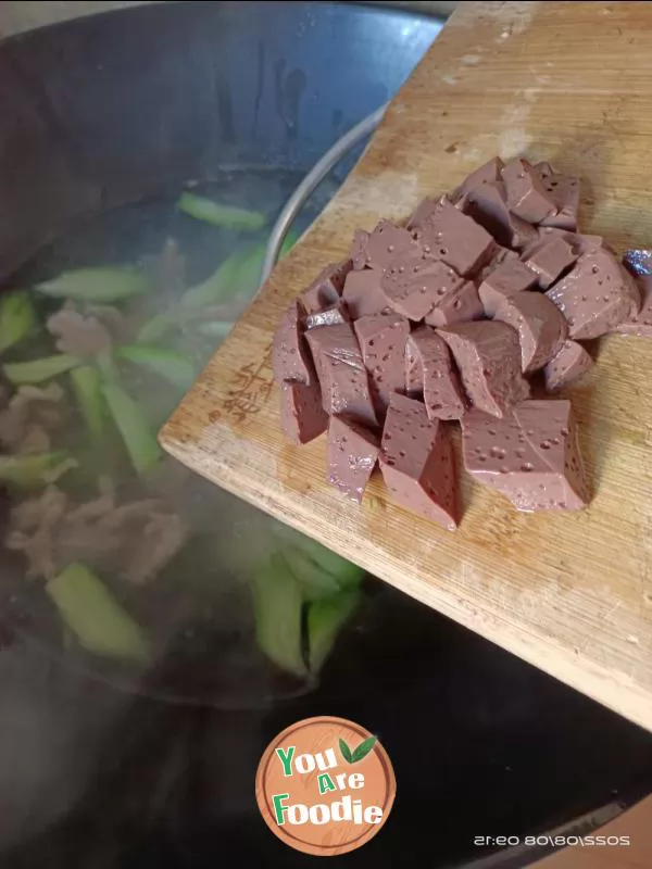 Stewed pork liver, loofah and beef red powder