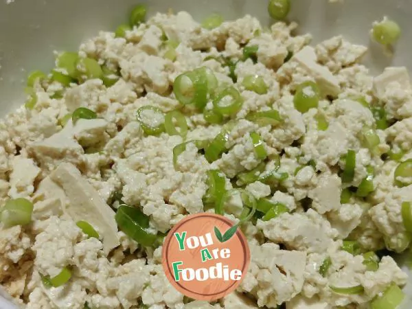 Mixed tofu with scallions