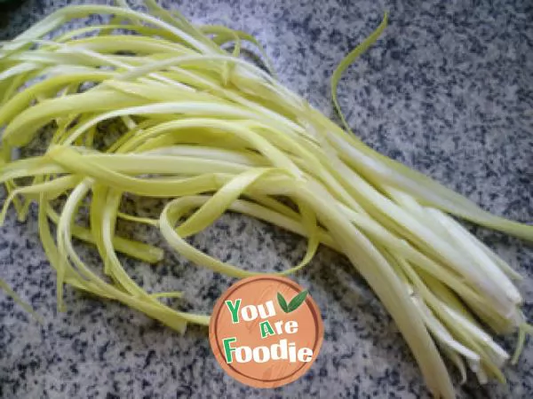Fried celery with leek sprouts
