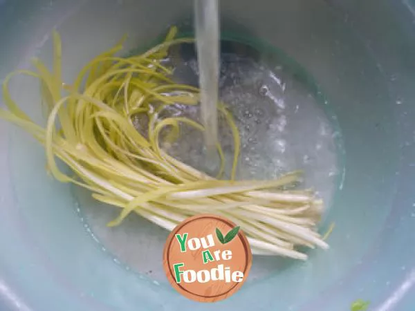 Fried celery with leek sprouts