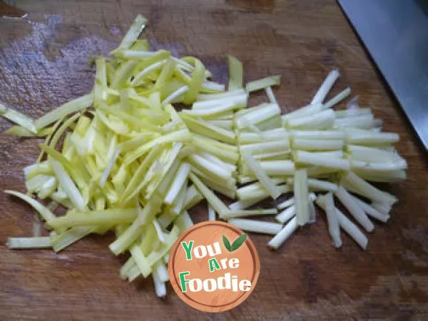 Fried celery with leek sprouts
