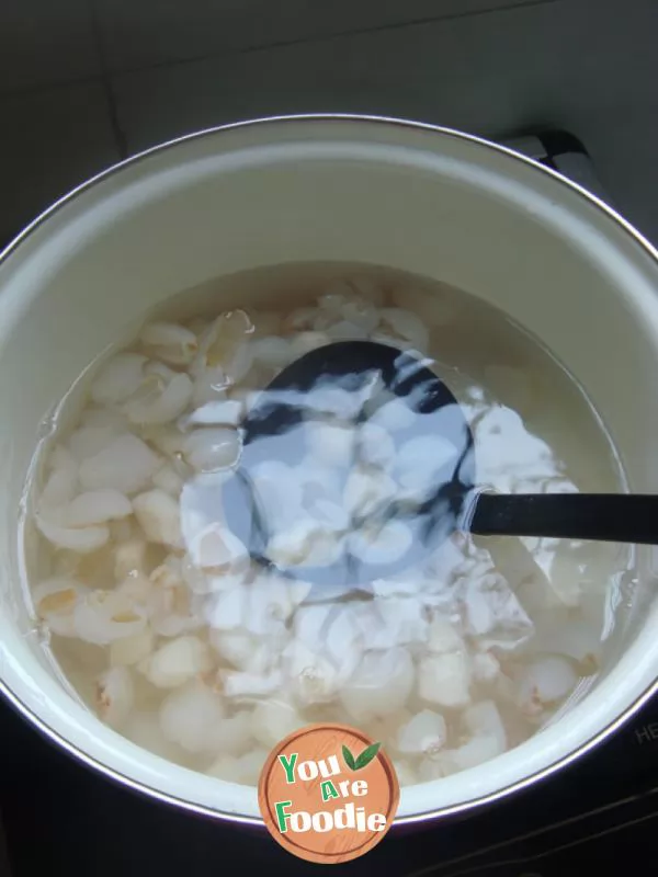 Lychee, horseshoe, dragon juice, sugar water