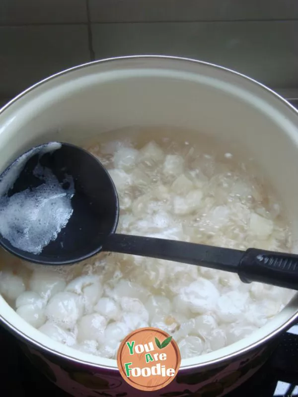 Lychee, horseshoe, dragon juice, sugar water