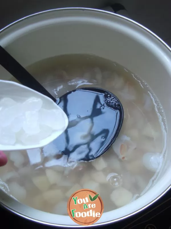 Lychee, horseshoe, dragon juice, sugar water