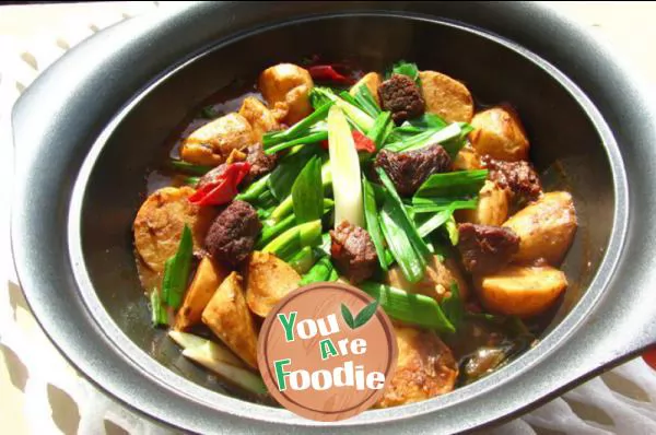 Taro and beef brisket in casserole