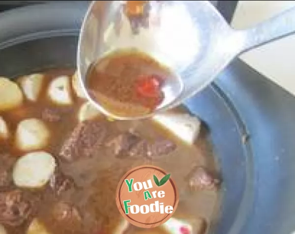 Taro and beef brisket in casserole