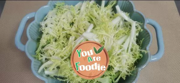 Bitter chrysanthemum salad