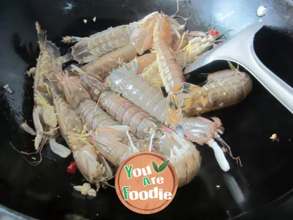 Braised shrimps in brown sauce