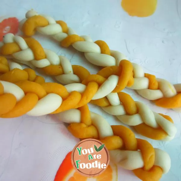 Bicolor braid roll