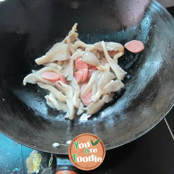 Ham and mushroom soup