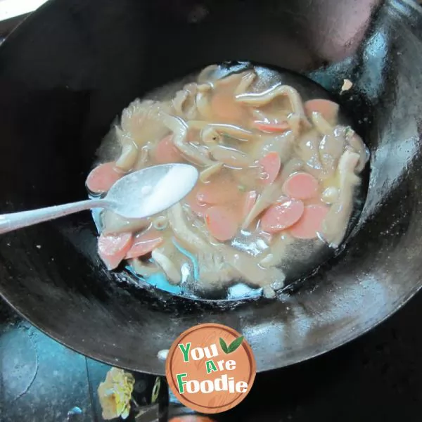 Ham and mushroom soup