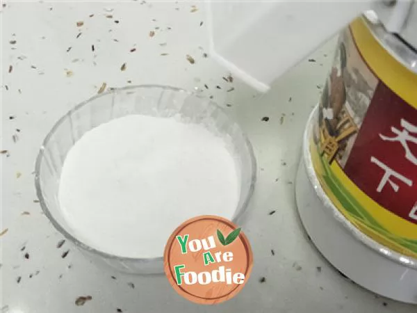 Glutinous rice cake with sugar and oil