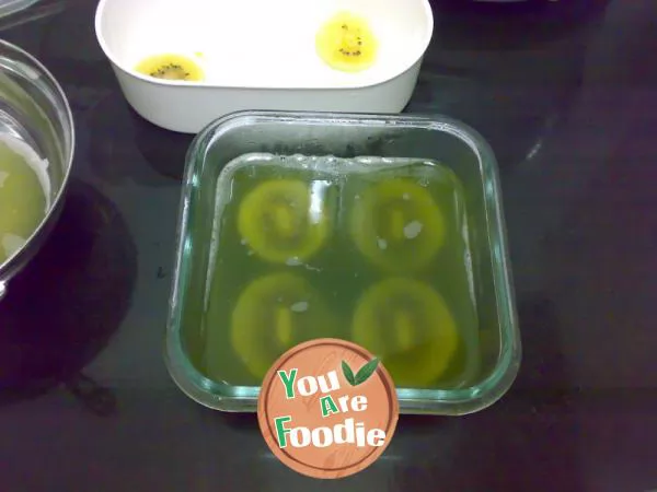 Kiwi fruit jelly