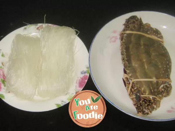 Steamed vermicelli with red paste crab