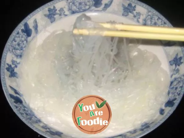 Steamed vermicelli with red paste crab