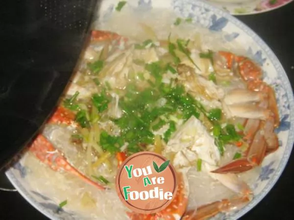 Steamed vermicelli with red paste crab
