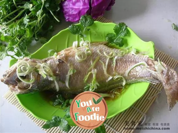 Simple steamed yellow croaker