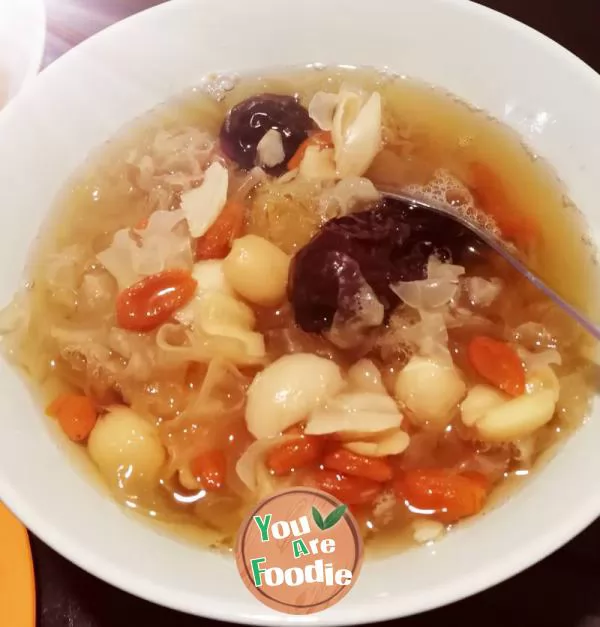 Tremella, lotus seeds, snow pear and Lily soup