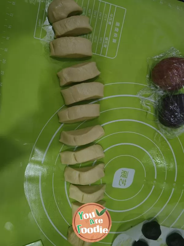 Colorful Spiral Egg Yolk Crispy
