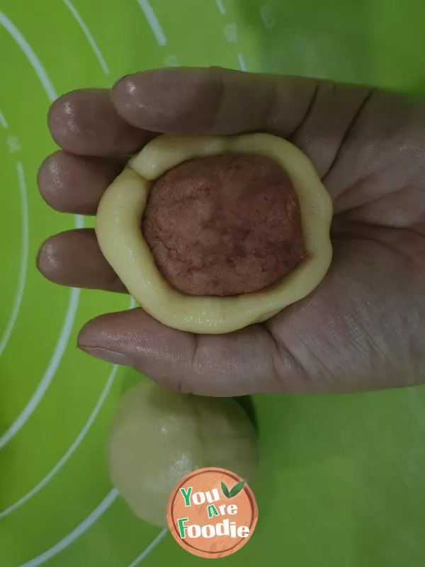 Colorful Spiral Egg Yolk Crispy