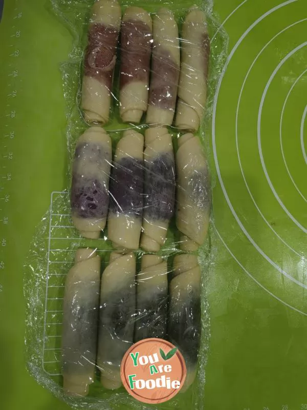 Colorful Spiral Egg Yolk Crispy
