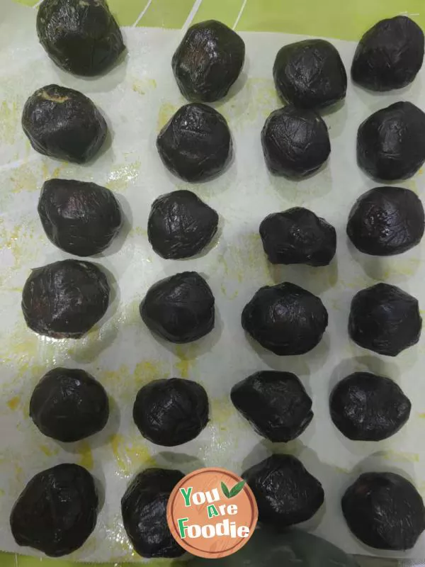 Colorful Spiral Egg Yolk Crispy
