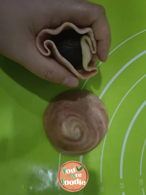 Colorful Spiral Egg Yolk Crispy