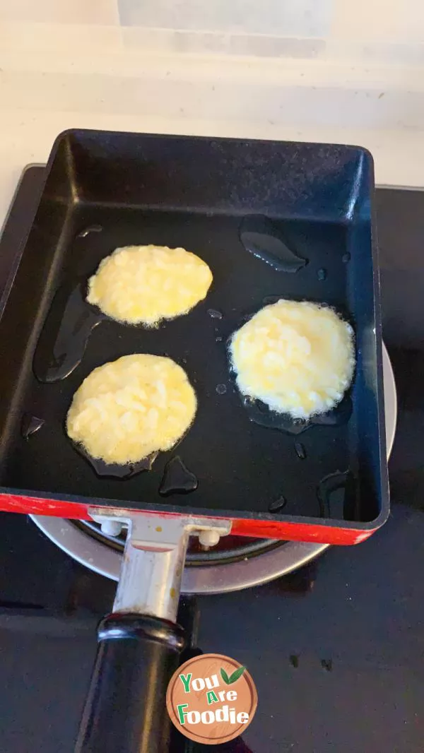 Baby auxiliary food egg rice cake