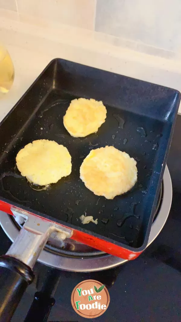 Baby auxiliary food egg rice cake