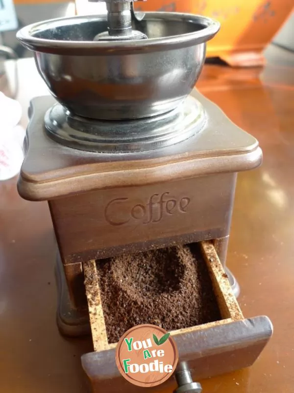 Dripping fragrance and strong fragrance waft everywhere ---- making coffee in a siphon pot
