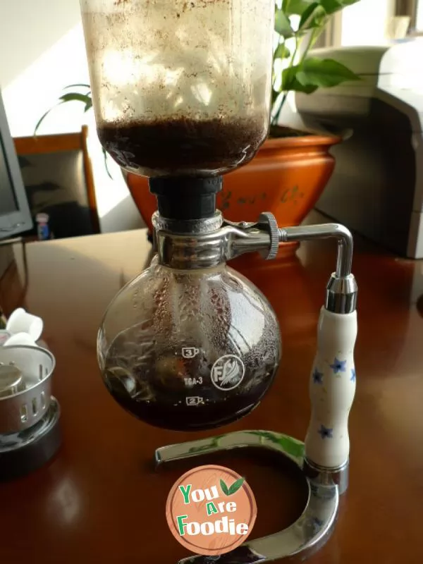 Dripping fragrance and strong fragrance waft everywhere ---- making coffee in a siphon pot