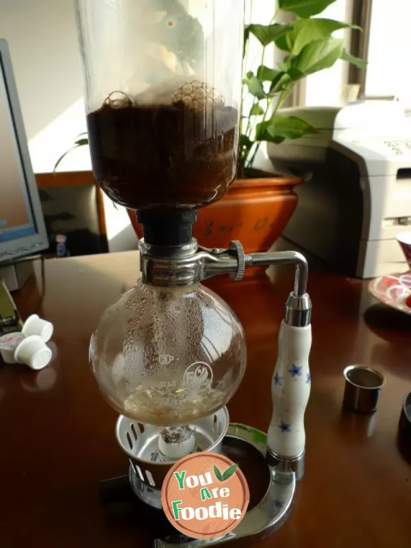 Dripping fragrance and strong fragrance waft everywhere ---- making coffee in a siphon pot