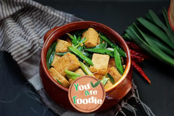 Braised Tofu with green garlic