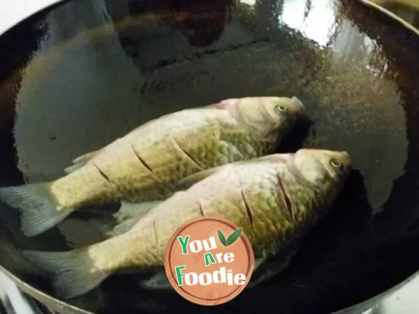 [health soup pot] milky white thick soup -- crucian bean curd soup