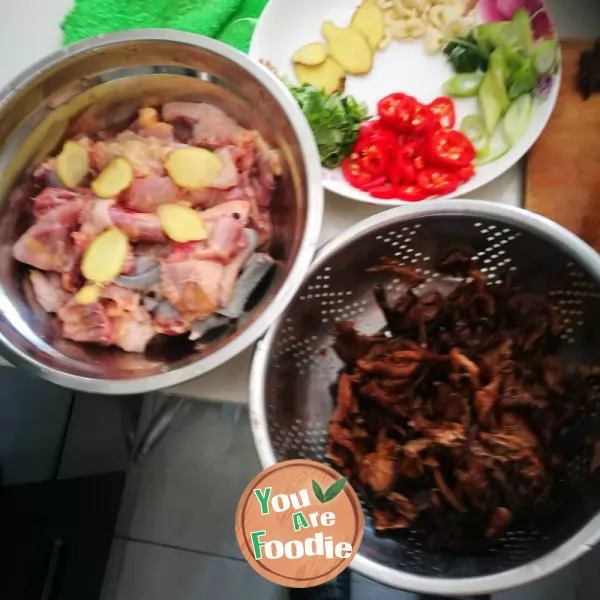 Stewed chicken with mushroom
