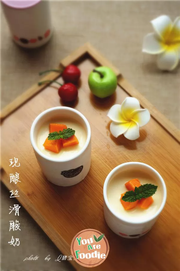 Freshly brewed silky yogurt