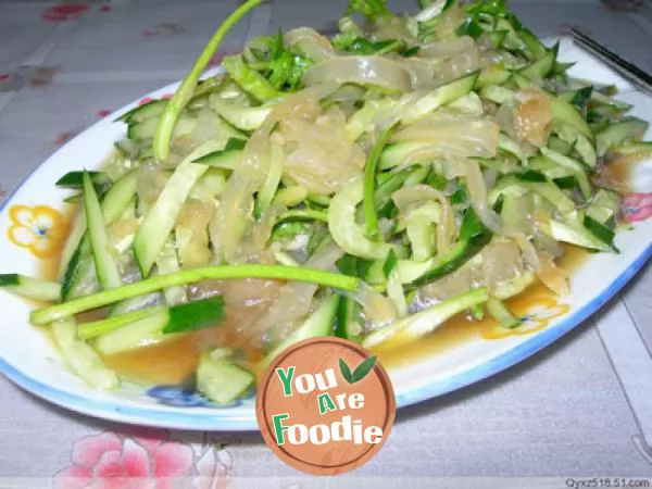 Shredded jellyfish with cucumber